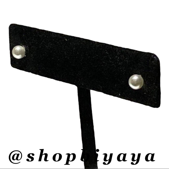 So Silver Tone Simple Minimalist Stud Earrings Set - Picture 5 of 13